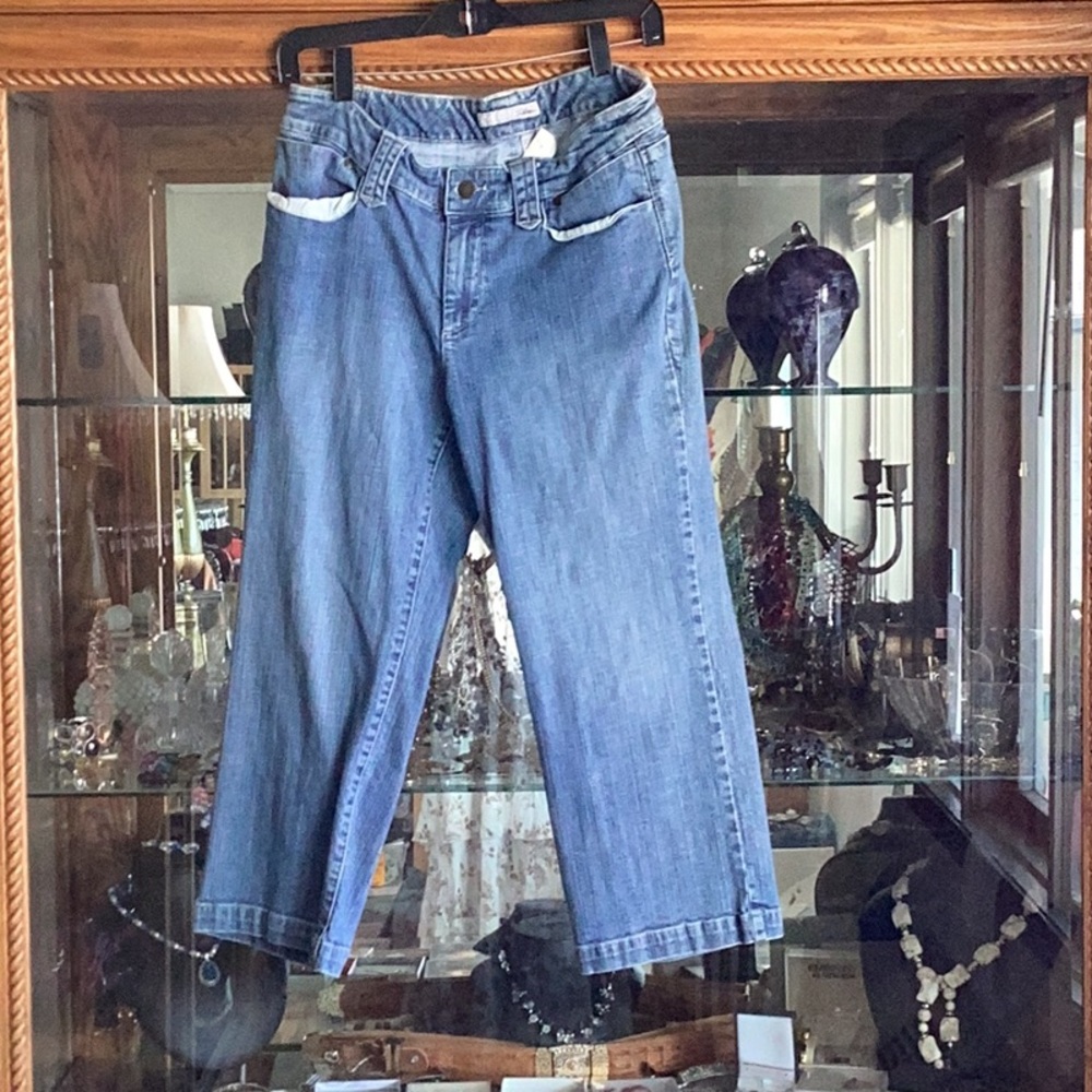 Casual Light Wash Blue Denim Jeans